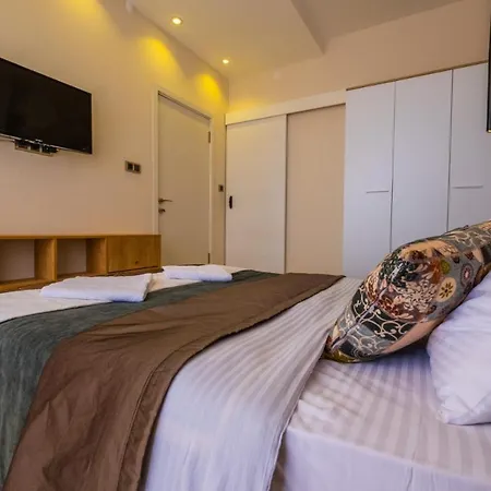 Fethiyede Deniz Manzarali Havuzlu 3+1 Fethiye