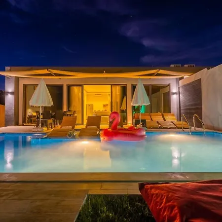 Villa Fethiyede Deniz Manzarali Havuzlu 3+1