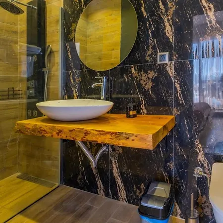 Villa Fethiyede Deniz Manzarali Havuzlu 3+1 *
