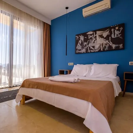 Fethiyede Deniz Manzarali Havuzlu 3+1 *