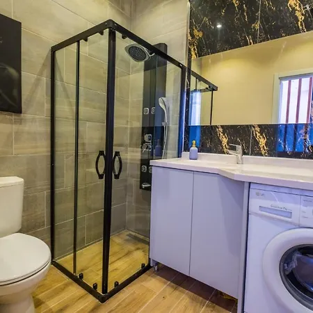 Villa Fethiyede Deniz Manzarali Havuzlu 3+1